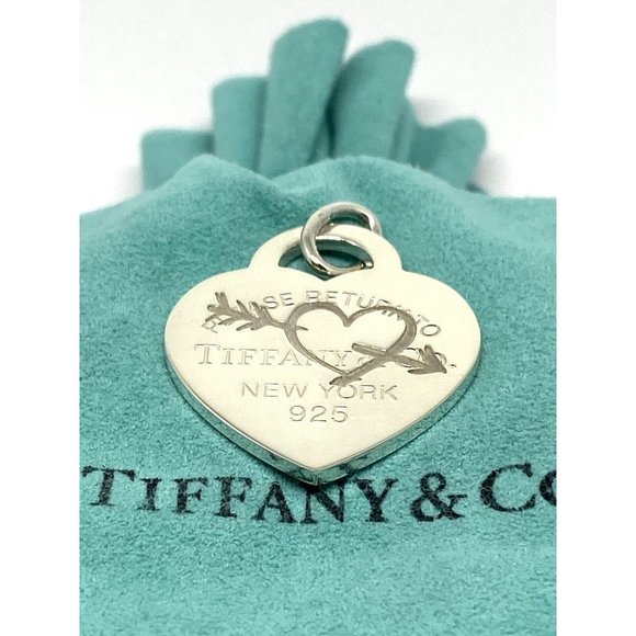 Large Return to Tiffany Etched Heart and Arrow Pendant, Necklace Sterling Silver - Picture 8 of 12